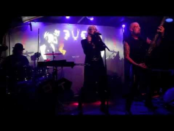 Oberer Totpunkt live bei CLASSIC Halloween im Cabaret Fledermaus (2)